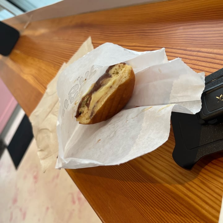 photo of Dough Joy bavarian cream donut shared by @oshmorethstorm on  03 Nov 2022 - review