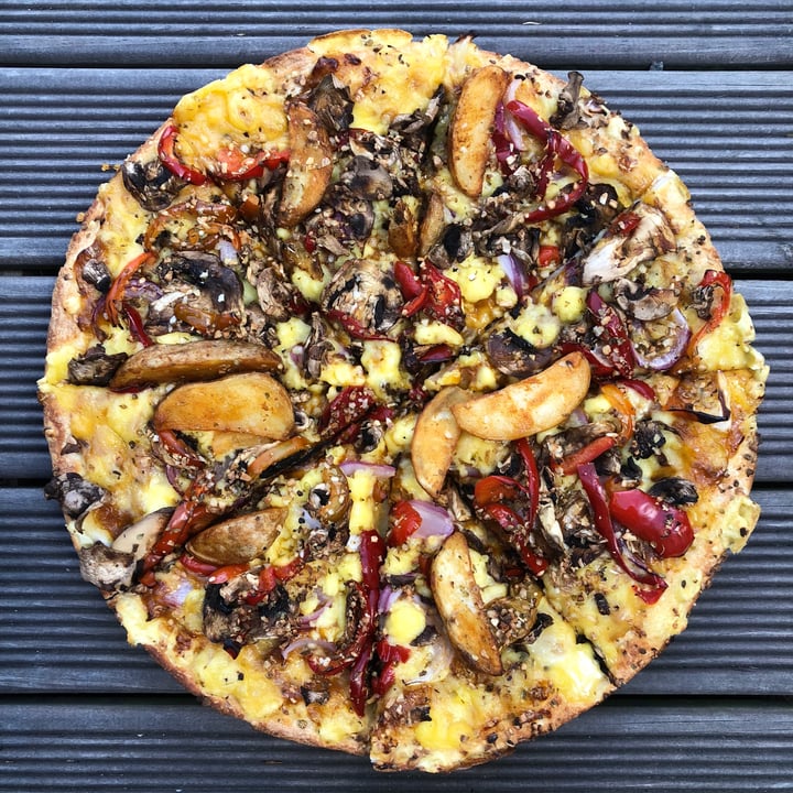 review photo of Pizza Express Wellington Spicy veg supreme shared by @thegreenveganqueen on 27 Mar 2018 - review