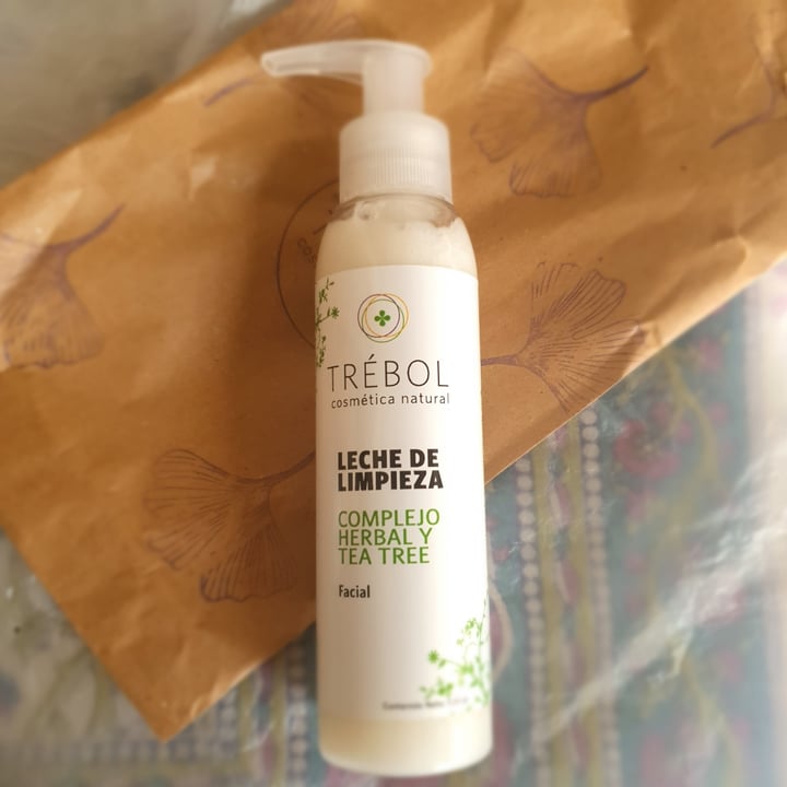 review photo of Trébol Cosmética Natural Leche de Limpieza shared by @naifdelsur on 07 May 2021 - review