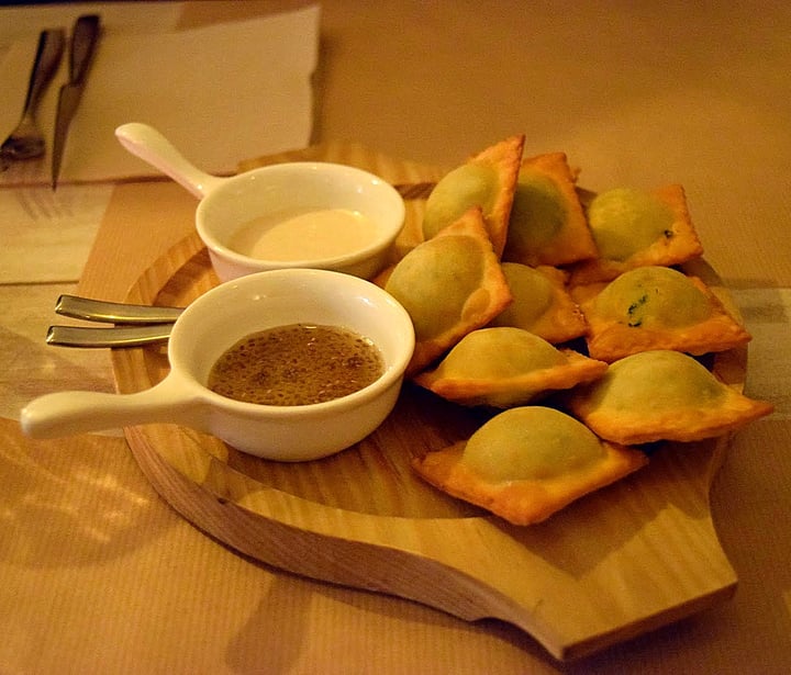 review photo of Punto Vegano Tapas with ravioli, quesadillas, croquettes and patatas bravas shared by @travellingweasels on 17 Apr 2021 - review
