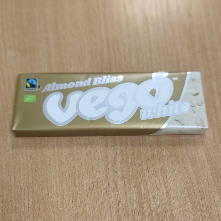 review photo of Vego Almond bliss white chocolate shared by @sheila3 on 13 Sep 2022 - review