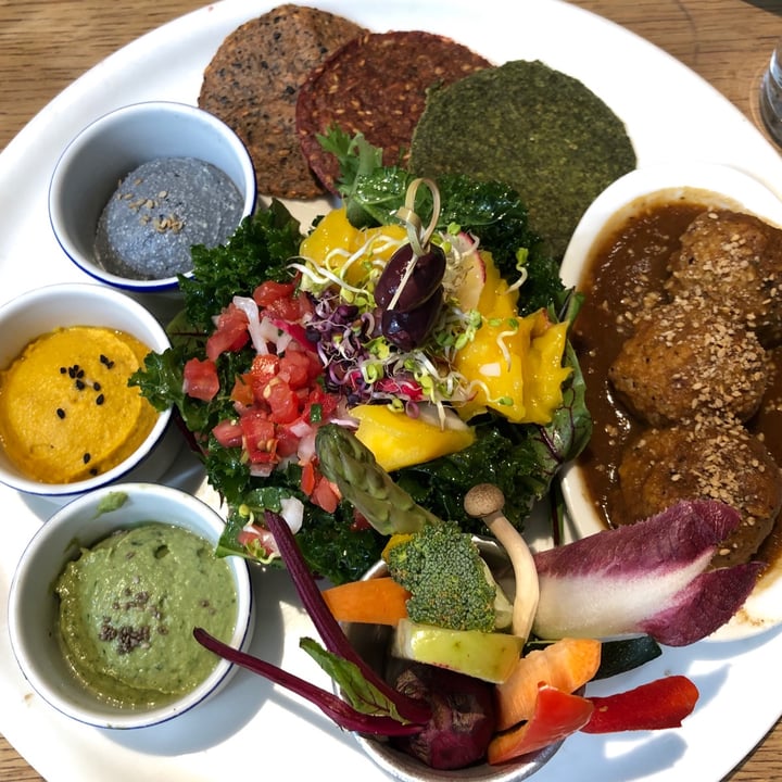 photo of Flax&Kale Healthy mezzeplatter shared by @izaskunquilez on  08 Nov 2020 - review