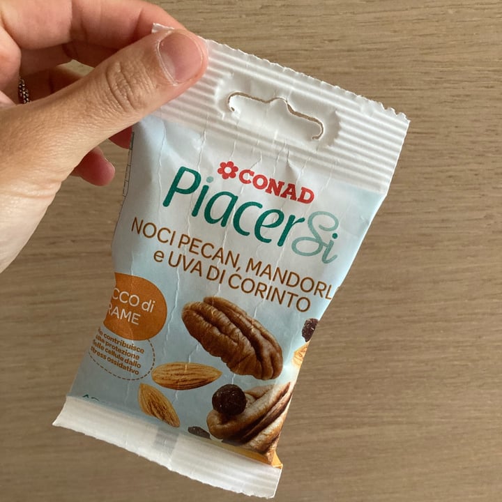 photo of Piacersi | Conad Noci pecan mandorle e uva shared by @occhicastani on  12 Sep 2022 - review