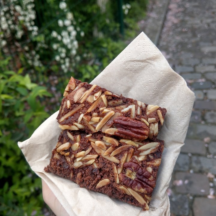 photo of Land&Monkeys Amsterdam Brownie au Chocolat shared by @chiaraclaire on  14 Apr 2022 - review