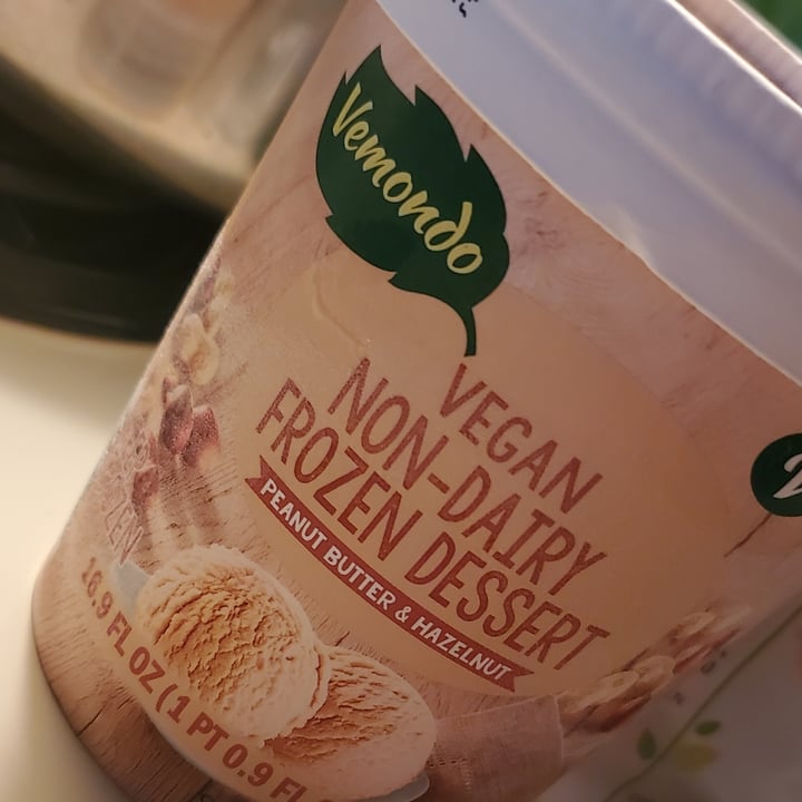 photo of Vemondo Vegan ice cream peanut and hazelnut shared by @tsquared on  24 Jun 2021 - review