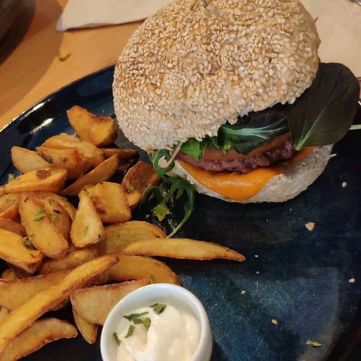 photo of Kind Kitchen Beyond Burger shared by @rosonero on  26 Apr 2022 - review