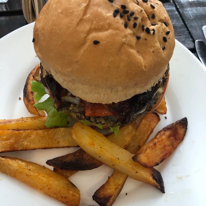 photo of NUVE - Vegan Food & Music Burger Rock shared by @nazarenaspadolini on  04 Sep 2021 - review