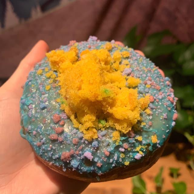 Foto do prato “Birthday cake Donut”
