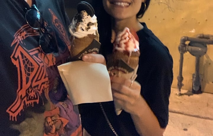 photo of Eva's Original Chimneys Cookies and cream shared by @xdarrenx on  24 Aug 2020 - review