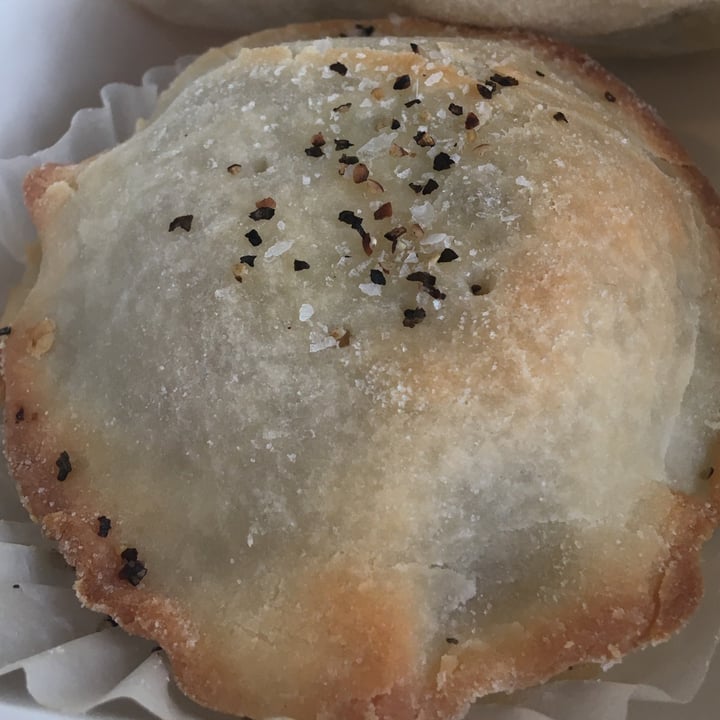 review photo of Carina's Bakery Mushroom Schmeat Pot Pie shared by @vegancheeze on 24 Oct 2021 - review