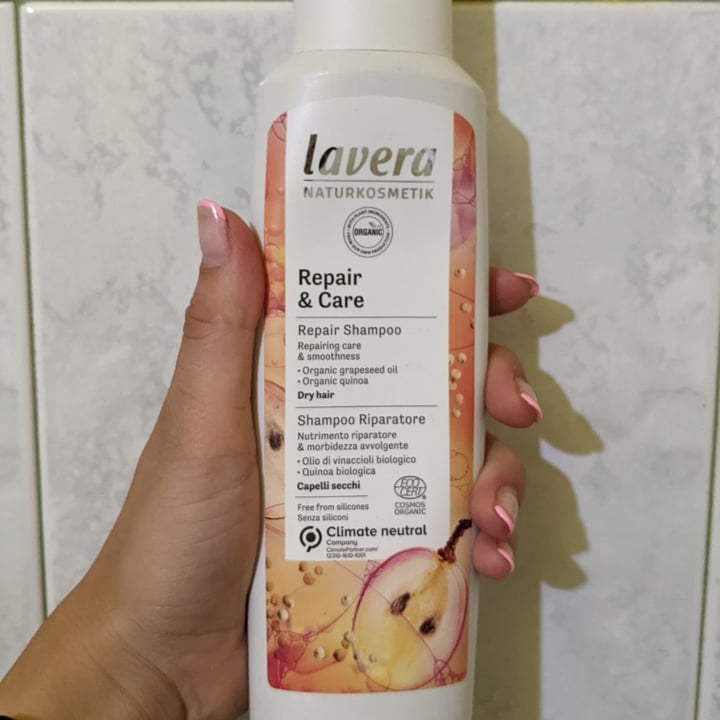 review photo of Lavera Naturkosmetik Shampoo repair shared by @holymarta on 18 Sep 2022 - review