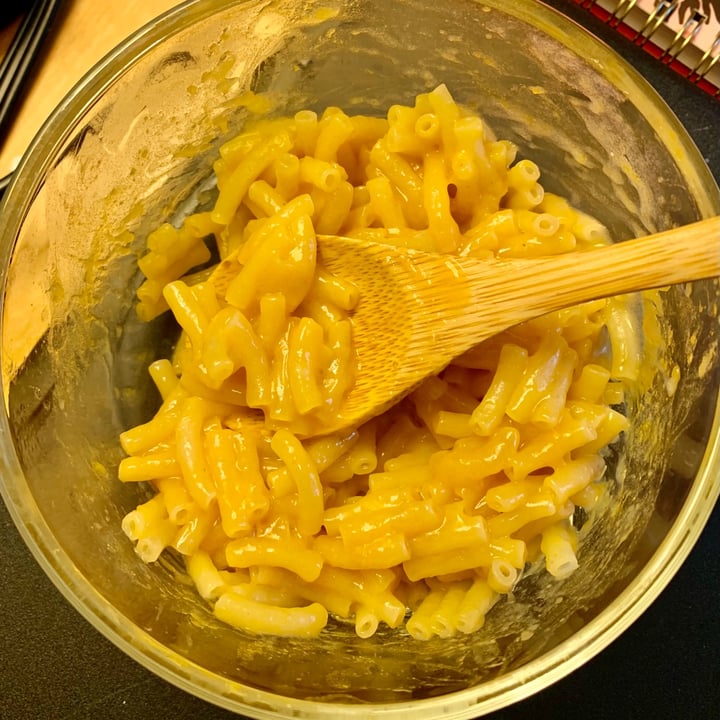 photo of Annie’s Organic Vegan Mac Microwavable Cheddar Flavor shared by @onehungryvegan on  02 May 2021 - review