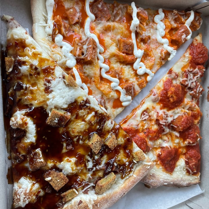 photo of That Pizza Place Vegan buffalo pizza shared by @seanmac5 on  04 Aug 2022 - review