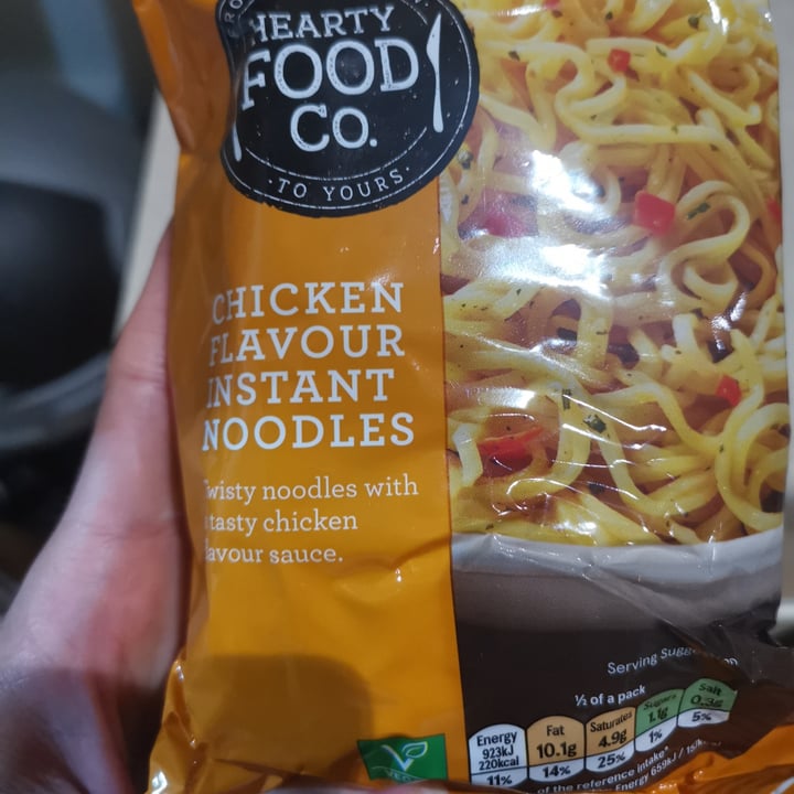 photo of  Hearty Food Co. Chicken Flavour Instant Noodles shared by @mviana on  13 May 2022 - review