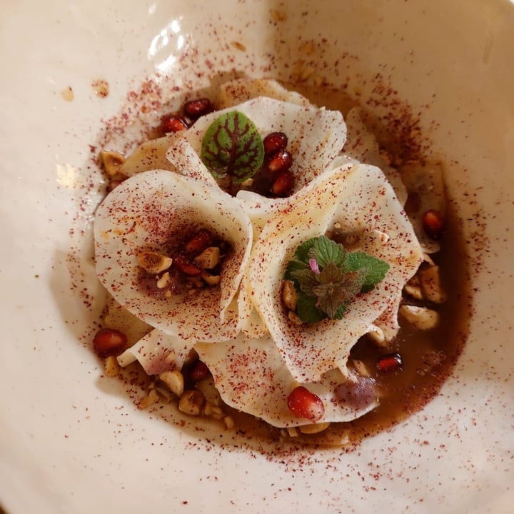 photo of Nugolo Carpaccio Di Sedano Rapa, Nocciole, Melograno E Crema Di Cipolla Rossa shared by @nandino on  03 May 2022 - review