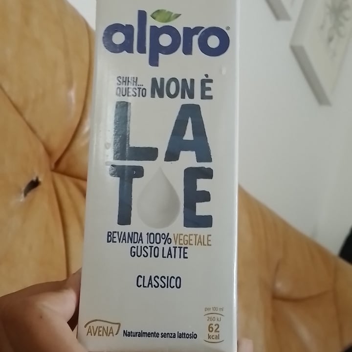 photo of Alpro This is Not Milk Classic Questo Non è Late Classico shared by @sonopino on  19 Aug 2022 - review
