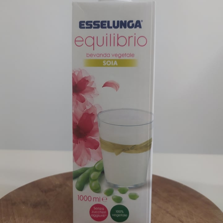 photo of  Esselunga Bevanda vegetale soia senza zuccheri aggiunti shared by @riccardoanselmi on  28 Nov 2021 - review