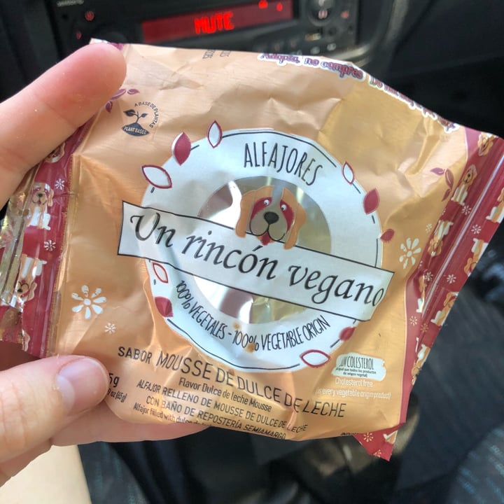 photo of Un Rincón Vegano Alfajor sabor Mousse de Dulce de Leche shared by @claricartasegna on  31 Oct 2021 - review