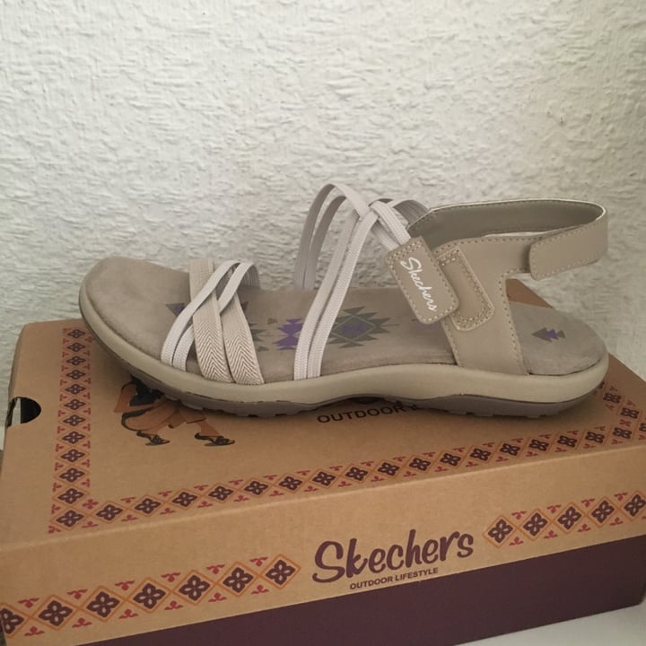 photo of Skechers sandalias beige shared by @letisia on  04 Jul 2021 - review