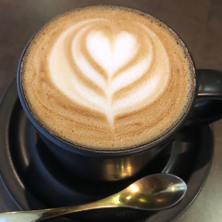 photo of Mellower Coffee Singapore Oat milk Latte shared by @andygreenaway on  30 Nov 2020 - review
