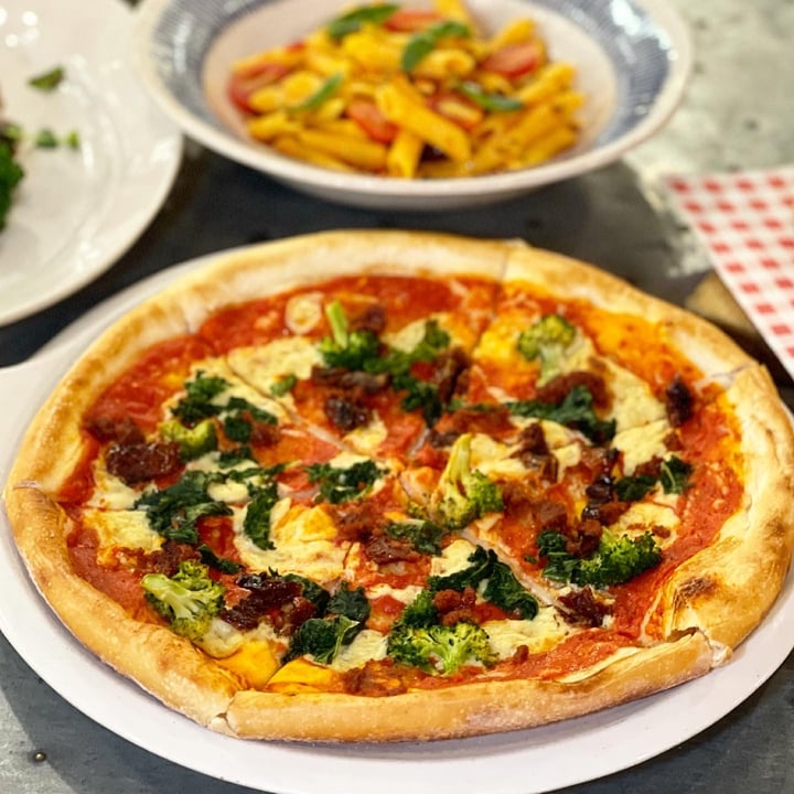 photo of Jamie's Italian Pimped Margherita Pizza shared by @veggiexplorer on  16 Apr 2021 - review