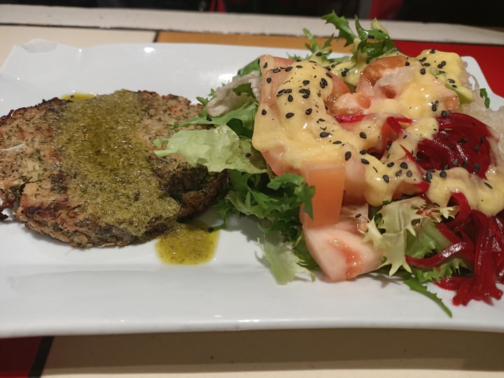 photo of Santoni - When Food is the Solution Burguer al Plato shared by @yamspotatoes on  29 Jan 2020 - review