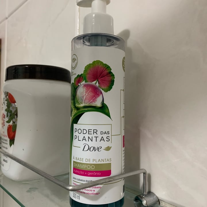 photo of Dove Shampoo Poder das Plantas - Nutrição + Gerânio shared by @giselevescio on  04 Nov 2022 - review