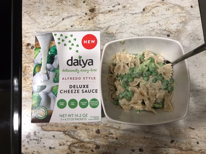 photo of Daiya Alfredo Style Deluxe Cheeze Sauce shared by @dianna on  04 Dec 2018 - review