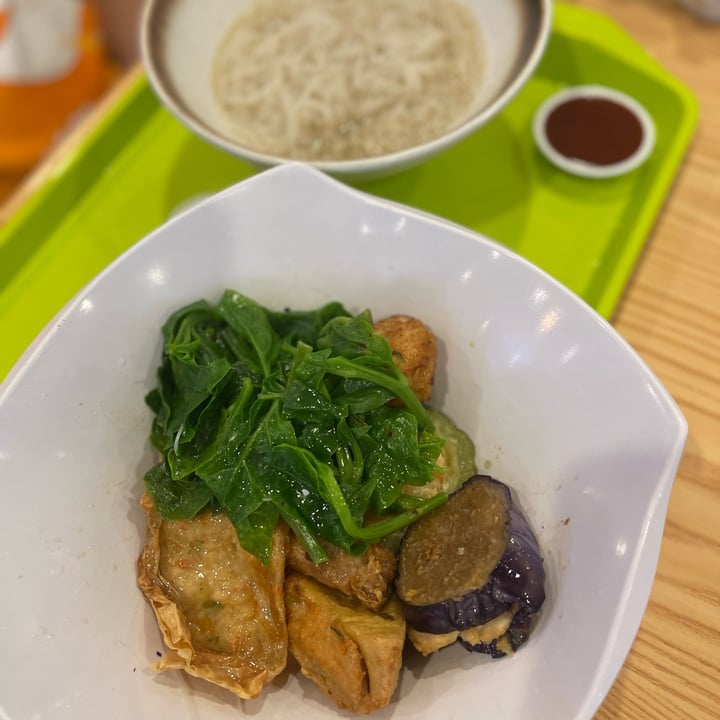 photo of Veggie House vegetarian Yong Tau Foo with vermicelli shared by @greenbovine on  12 Mar 2022 - review