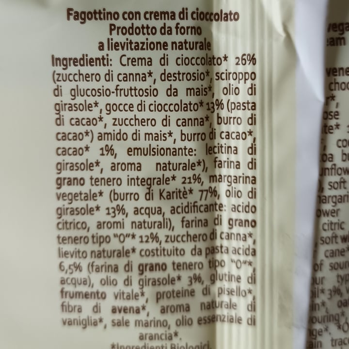 photo of Verde & Bio Fagottino Vegano con farina integrale e crema di cioccolato biologico shared by @rominamia on  09 Jun 2022 - review