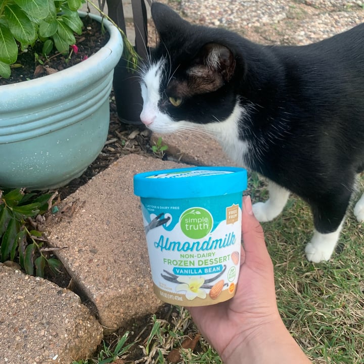 review photo of Simple Truth Ice cream Vanilla shared by @ceciitud0n on 08 Nov 2022 - review