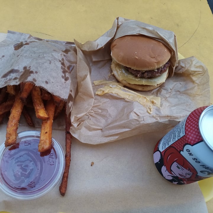 review photo of Furahaa to GO - 100% Plant-Based ( VEGAN ) Big Furahaa Burger shared by @windowmaker1 on 26 Jul 2021 - review