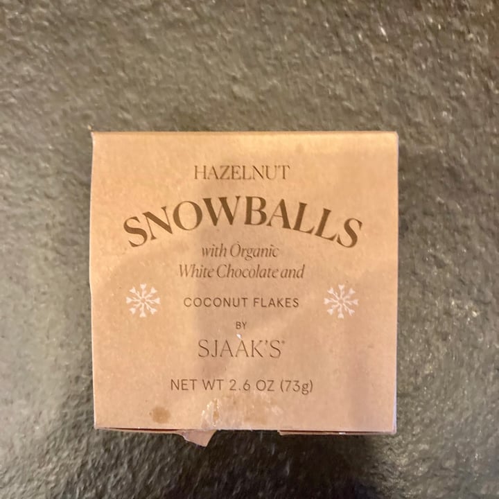 photo of Sjaak’s Organic Chocolates Hazelnut Snowballs shared by @uninterestingvegan on  31 Dec 2020 - review