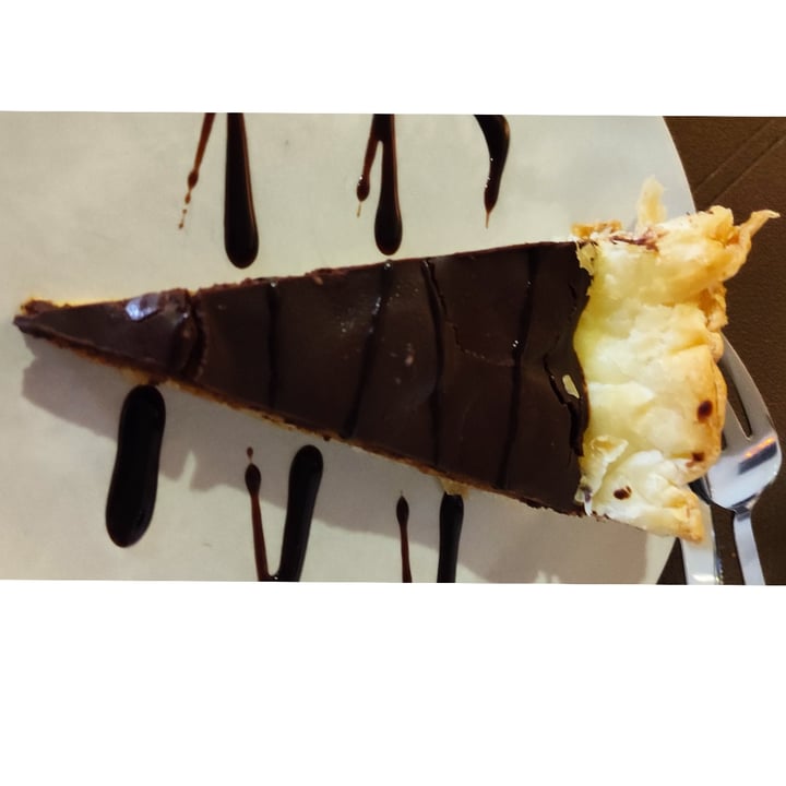 photo of Shangri La Tarta de chocolate y crema de cacahuetes shared by @iruchinha on  19 May 2022 - review