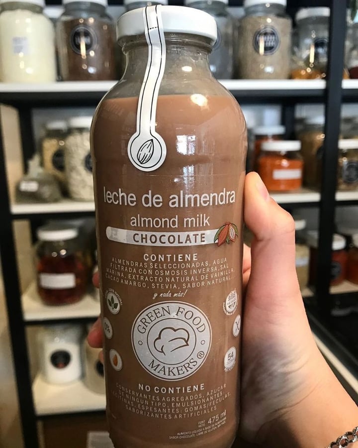 photo of Marks & Spencer Food (M&S) Leche de almendras shared by @vickivegan92 on  02 Sep 2019 - review