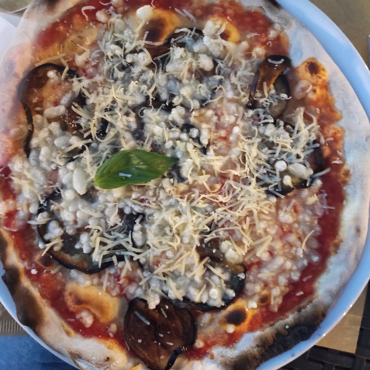 photo of Pizzeria Frontoni Vegan pizza parmigiana shared by @silvia3 on  04 Aug 2022 - review