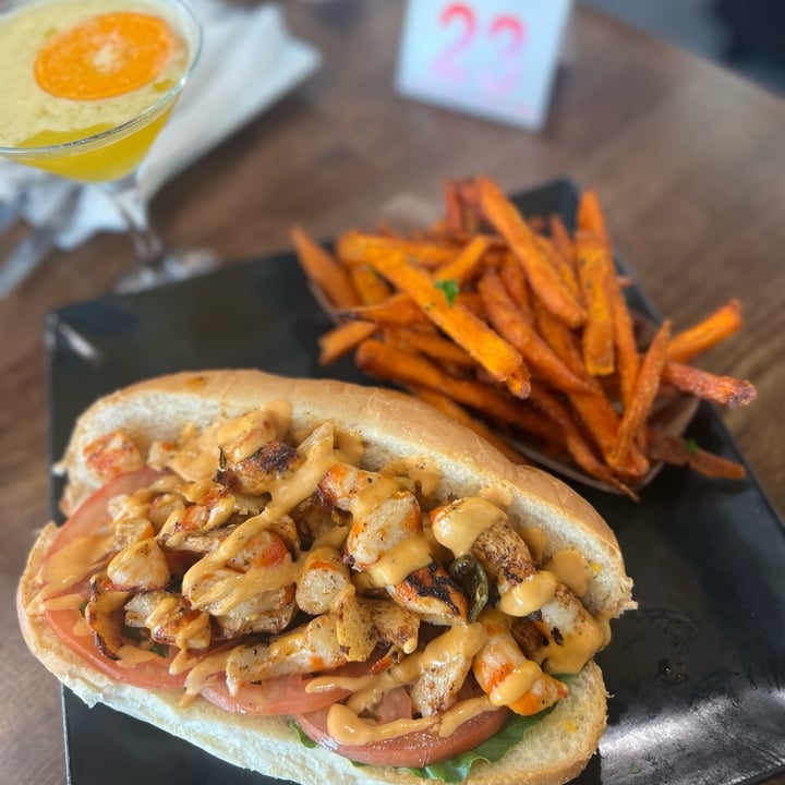 photo of Cafe Organix Shrimp Po’ Boy With Sweet Potato Fries shared by @esmi on  08 Aug 2022 - review