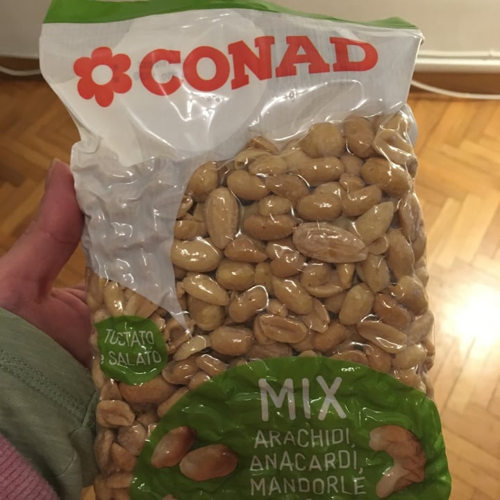 photo of Conad Mix arachidi anacardi mandorle nocciole shared by @beuzza on  16 Jan 2022 - review
