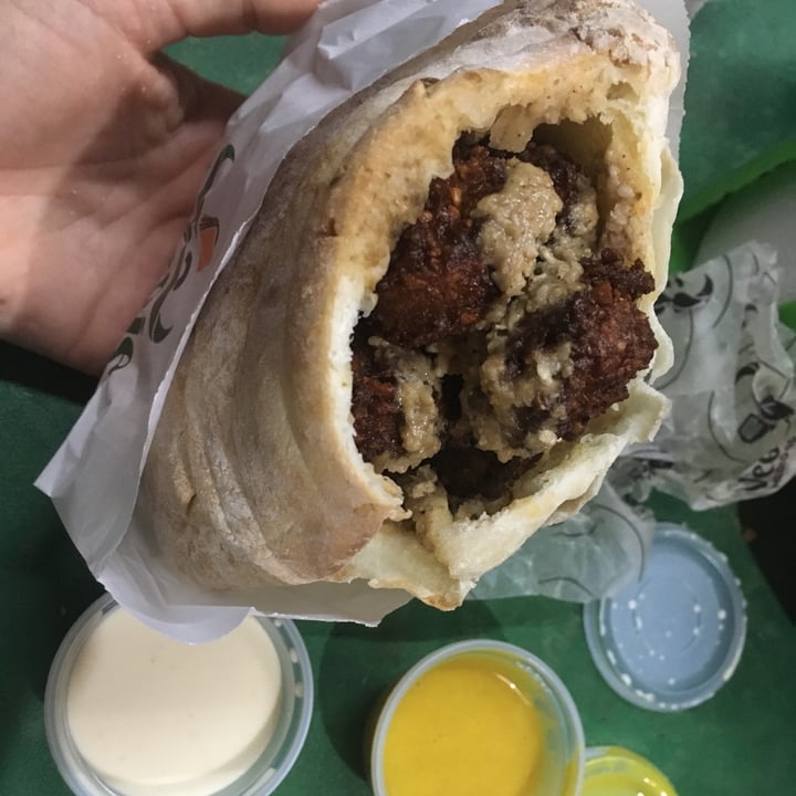photo of Veggie Medio Oriente Falafel sandwich shared by @lauchis on  18 May 2020 - review