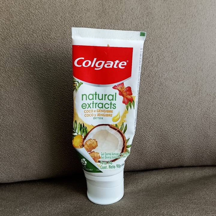 photo of Colgate Creme Dental Natural Extracts Coco E Gengibre shared by @creusacosta on  08 Jun 2022 - review