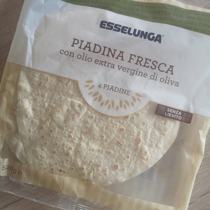 photo of  Esselunga Piadina con olio extra vergine di oliva shared by @giudychan on  05 May 2022 - review