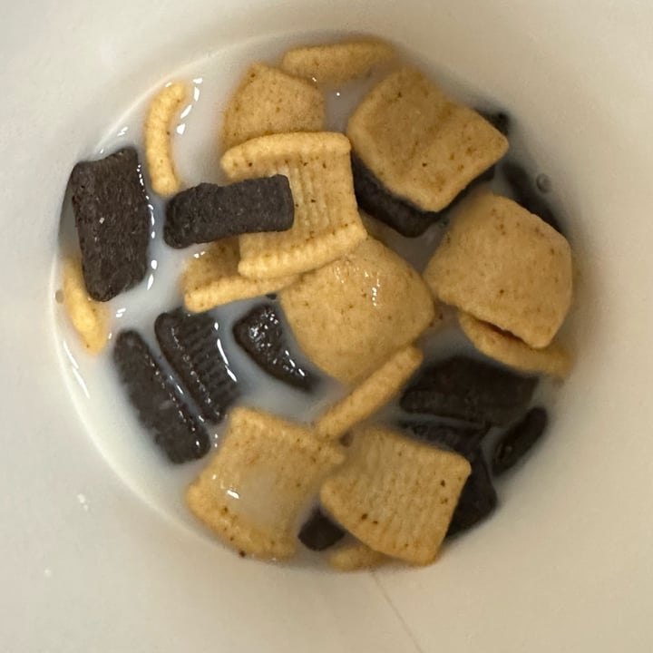 photo of Catalina Crunch Chocolate Peanut Butter Cereal shared by @berryveganplanet on  12 Oct 2022 - review