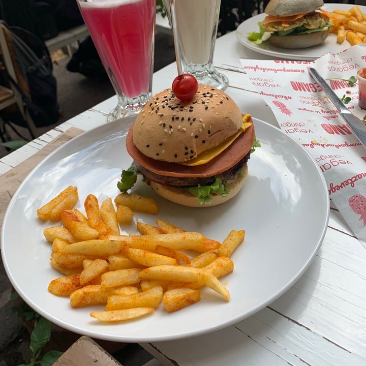 photo of Vegamo MX Cheeseburger shared by @nancy on  30 Jul 2021 - review