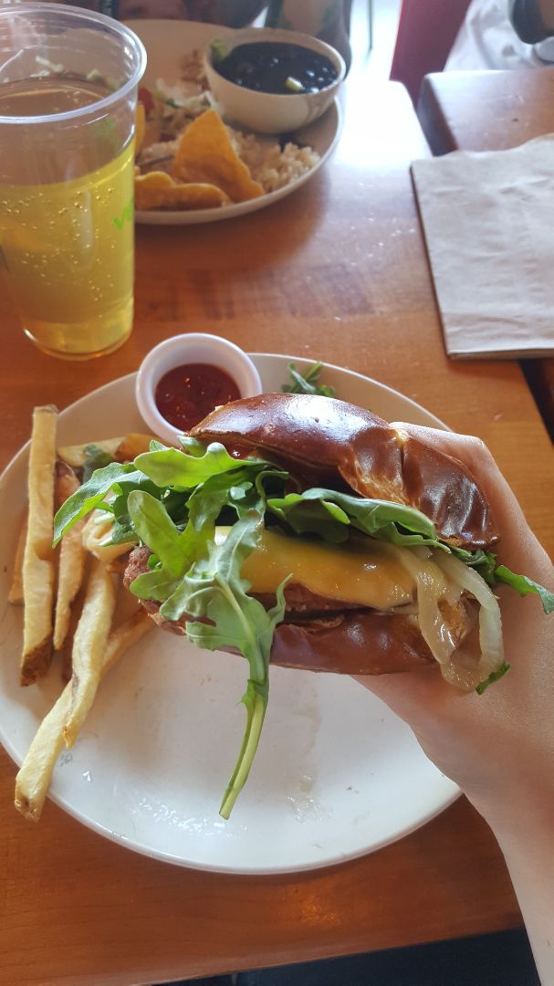 photo of Veggie Grill VG Beyond Burger shared by @patzpatz on  07 Sep 2019 - review