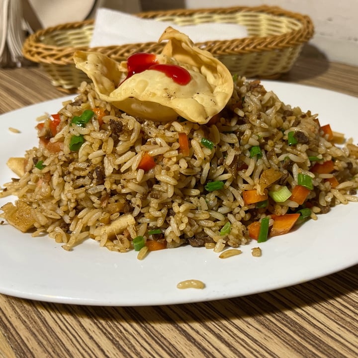 photo of Loving Hut - Golden Food Arroz chaufa shared by @-st-3 on  16 Oct 2021 - review