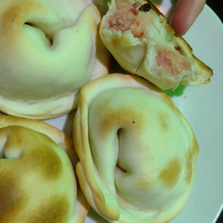 review photo of Liberación Cocina Vegana Empanada de Jamón y Queso shared by @moshpitmaniac97 on 07 Nov 2022 - review