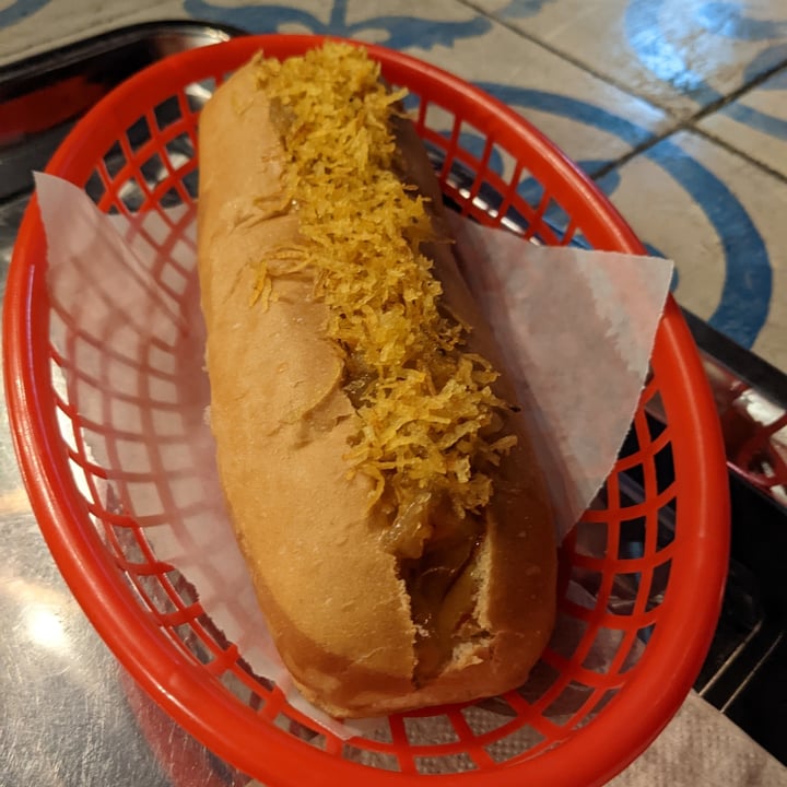photo of Bob & Sue Burger Perro Americano shared by @veganneh on  04 Dec 2022 - review