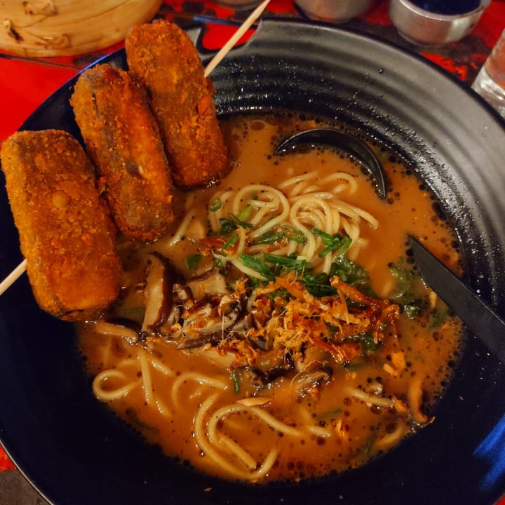 photo of KOI Dumplings Ramen shoyu ajo vegano con tofu shared by @noeschulz on  06 Nov 2021 - review
