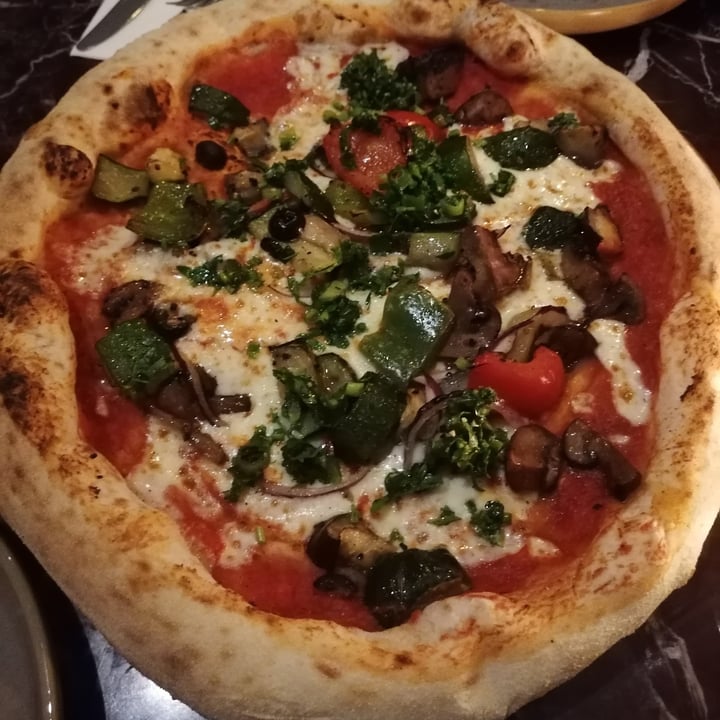 review photo of Vegitalian Grilled Veggies And Oyster Mushroom Pizza shared by @beeatriz on 08 Mar 2022 - review