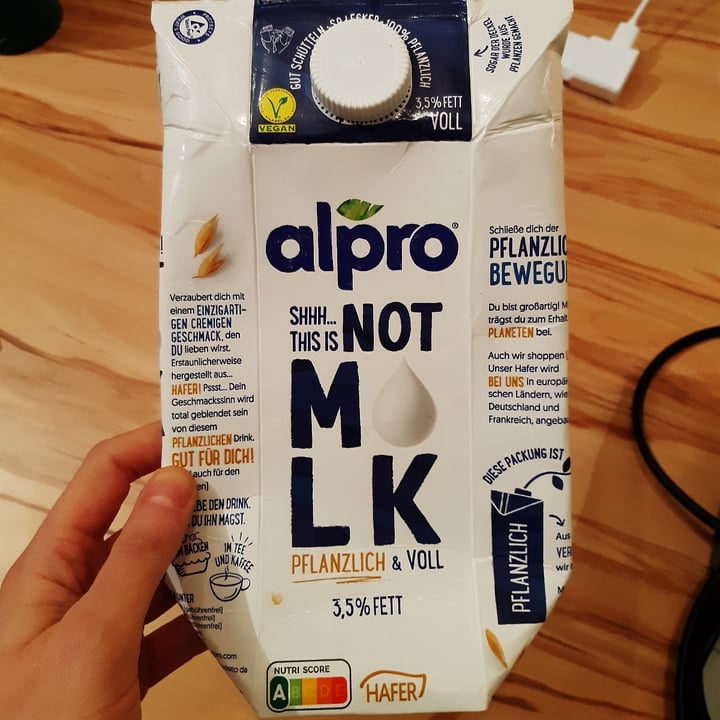 photo of Alpro This is not milk 3,5% Fett shared by @gooseberry on  25 Dec 2021 - review